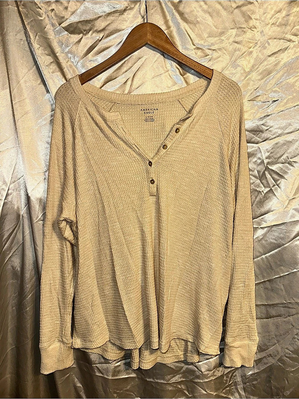 American Eagle Women's Cream Long Sleeve Size XL Like New